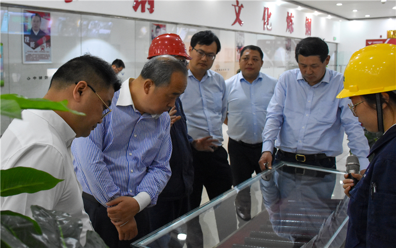 工信部品牌培育專家組蒞臨川威連界基地考察(圖1) 工信部品牌培育專家組蒞臨川威連界基地考察(圖1)