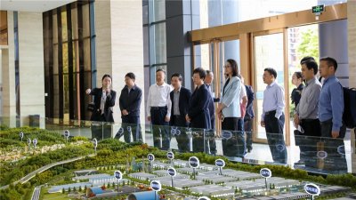 市委書記鄭莉蒞臨川威調(diào)研指導(dǎo)轉(zhuǎn)型發(fā)展工作