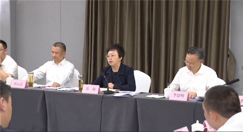 市委書(shū)記鄭莉蒞臨川威調(diào)研指導(dǎo)轉(zhuǎn)型發(fā)展工作(圖6) 市委書(shū)記鄭莉蒞臨川威調(diào)研指導(dǎo)轉(zhuǎn)型發(fā)展工作(圖6)