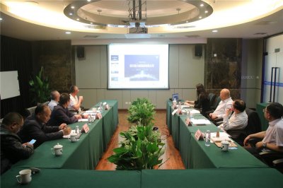 西藏自治區(qū)昌都市市委常委、常務(wù)副市長梅方權(quán)一行蒞臨川威考察交流