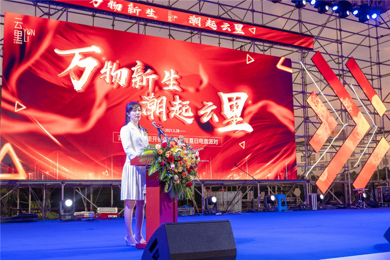 古滇國城云里街區(qū)盛大開街(圖2) 古滇國城云里街區(qū)盛大開街(圖2)