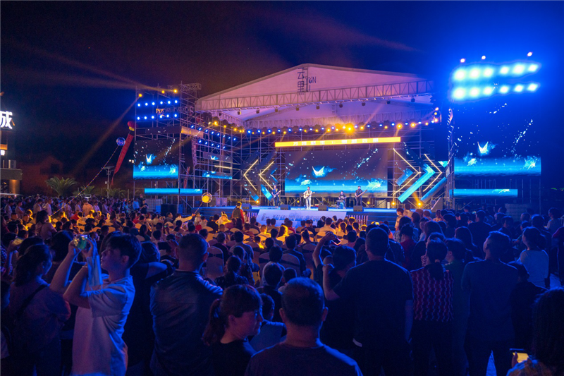 古滇國城云里街區(qū)盛大開街(圖3) 古滇國城云里街區(qū)盛大開街(圖3)