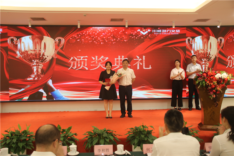 傳承革命精神 唯奮斗最青春——眾心樂公司主題演講比賽系列活動圓滿完成(圖8) 傳承革命精神 唯奮斗最青春——眾心樂公司主題演講比賽系列活動圓滿完成(圖8)