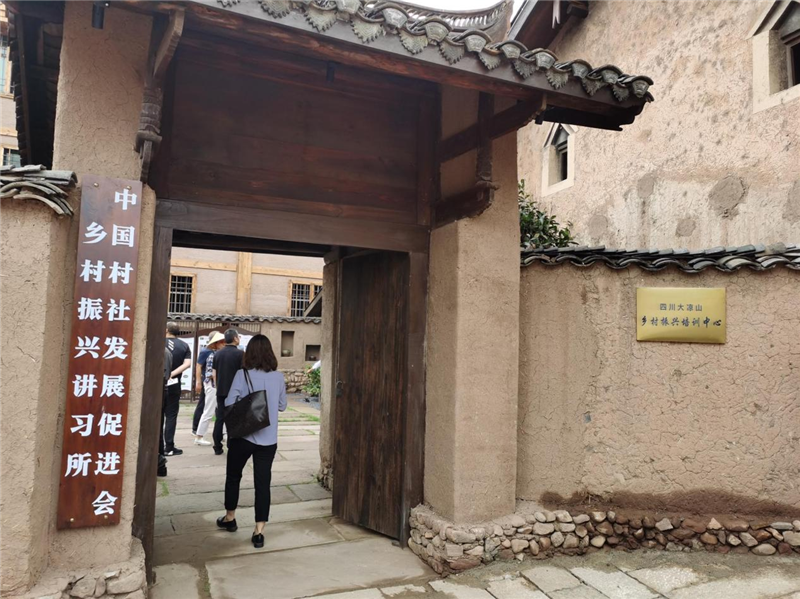 脫貧邁向振興 沉睡的古宅煥發(fā)盎然生機 ——全省脫貧攻堅鄉(xiāng)村振興現(xiàn)場會 在(圖11) 脫貧邁向振興 沉睡的古宅煥發(fā)盎然生機 ——全省脫貧攻堅鄉(xiāng)村振興現(xiàn)場會 在(圖11)