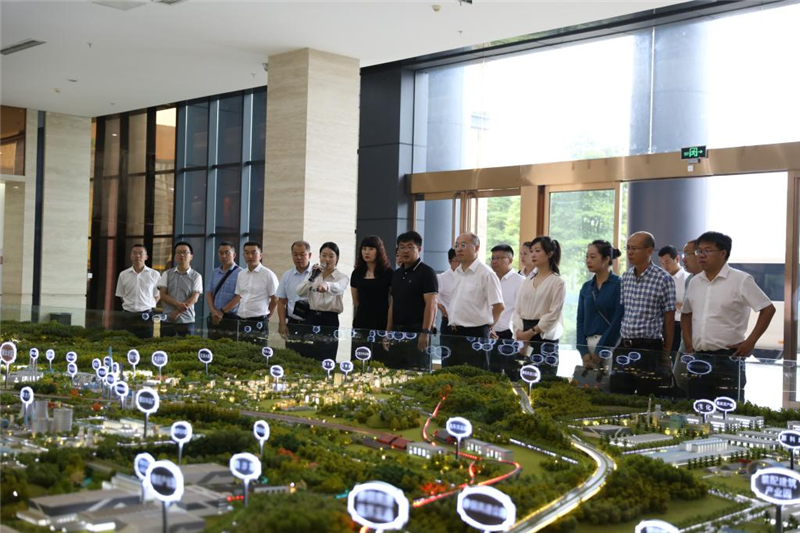 云南省玉溪市江川區(qū)區(qū)長常成一行蒞臨川威考察調(diào)研(圖1) 云南省玉溪市江川區(qū)區(qū)長常成一行蒞臨川威考察調(diào)研(圖1)