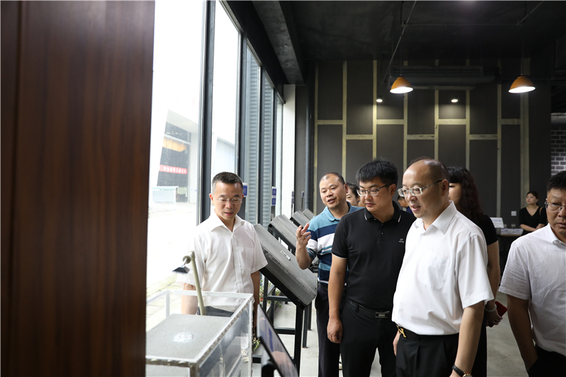 云南省玉溪市江川區(qū)區(qū)長常成一行蒞臨川威考察調(diào)研(圖2) 云南省玉溪市江川區(qū)區(qū)長常成一行蒞臨川威考察調(diào)研(圖2)