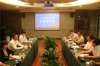 方大集團(tuán)董事局主席方威一行到訪川威座談交流