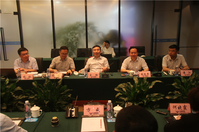 方大集團(tuán)董事局主席方威一行到訪川威座談交流(圖3) 方大集團(tuán)董事局主席方威一行到訪川威座談交流(圖3)