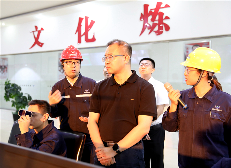 省人社廳李楨一行到川威連界基地調(diào)研考察(圖2) 省人社廳李楨一行到川威連界基地調(diào)研考察(圖2)