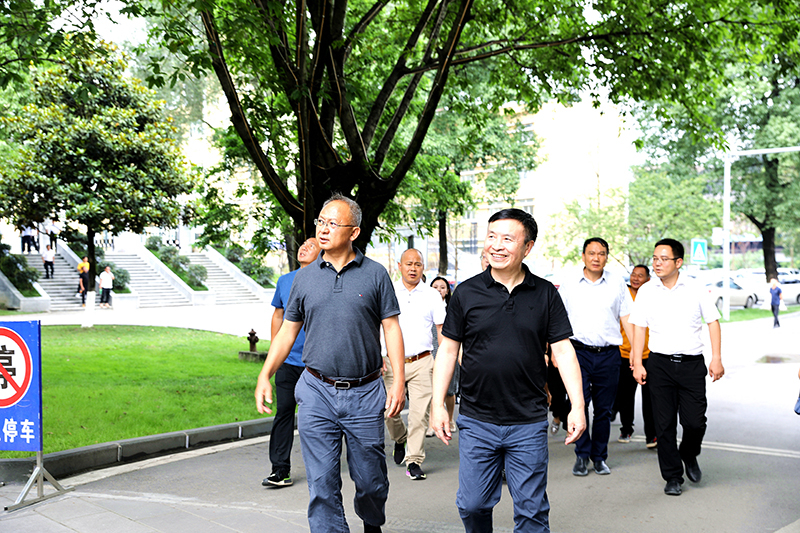 西昌市委副書記曾懷陽一行到川威調(diào)研(圖2) 西昌市委副書記曾懷陽一行到川威調(diào)研(圖2)