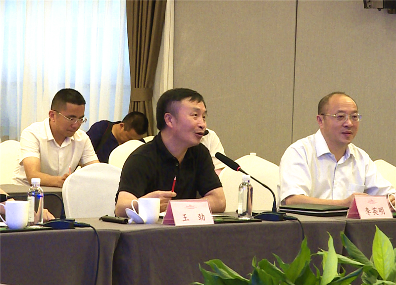 西昌市委副書記曾懷陽一行到川威調(diào)研(圖5) 西昌市委副書記曾懷陽一行到川威調(diào)研(圖5)