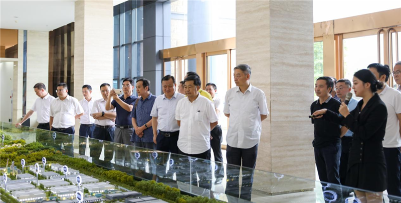 四川省委省政府決策咨詢委員會(huì)到川威集團(tuán)交流調(diào)研(圖1) 四川省委省政府決策咨詢委員會(huì)到川威集團(tuán)交流調(diào)研(圖1)