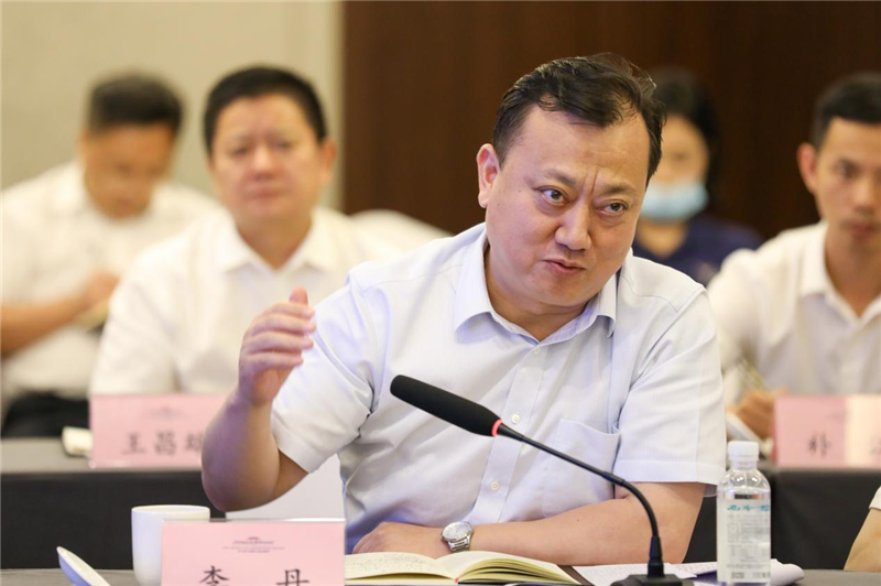 四川省委省政府決策咨詢委員會(huì)到川威集團(tuán)交流調(diào)研(圖7) 四川省委省政府決策咨詢委員會(huì)到川威集團(tuán)交流調(diào)研(圖7)